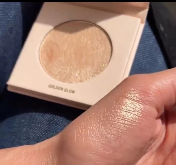 ⁦ZEENA GLOW HIGHLIGHTER NO. 010 | زينة غلو هايلايتر رقم. 010⁩ - الصورة ⁦2⁩