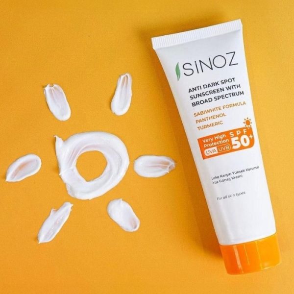 ⁦SiNOZ Anti Dark Spot Sunscreen With Broad Spectrum SPF50 50 ml | سينوز واقي شمس مضاد للبقع الداكنة بعامل حماية من الشمس SPF 50 + 50 مل⁩ - الصورة ⁦4⁩