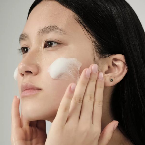 Ivatherm Aquafil Hydra Baslan Cleansing Foam - 160ml | ايفاثيرم غسول رغوي منظف لطيف للوجه - 160 مل - الصورة 3